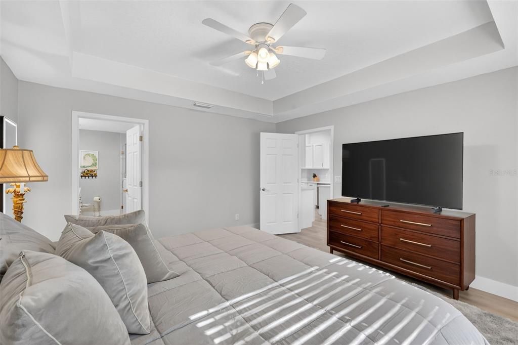 Active With Contract: $399,000 (3 beds, 2 baths, 1453 Square Feet)