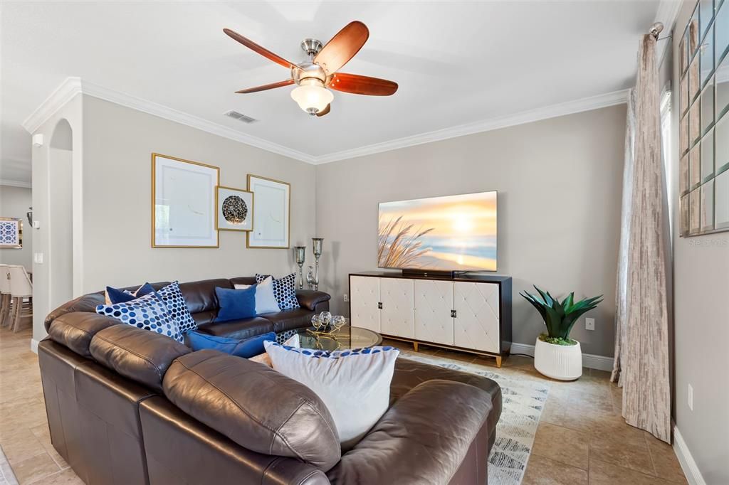 Activo con contrato: $650,000 (3 camas, 2 baños, 2344 Pies cuadrados)