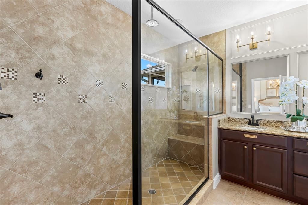 Activo con contrato: $650,000 (3 camas, 2 baños, 2344 Pies cuadrados)