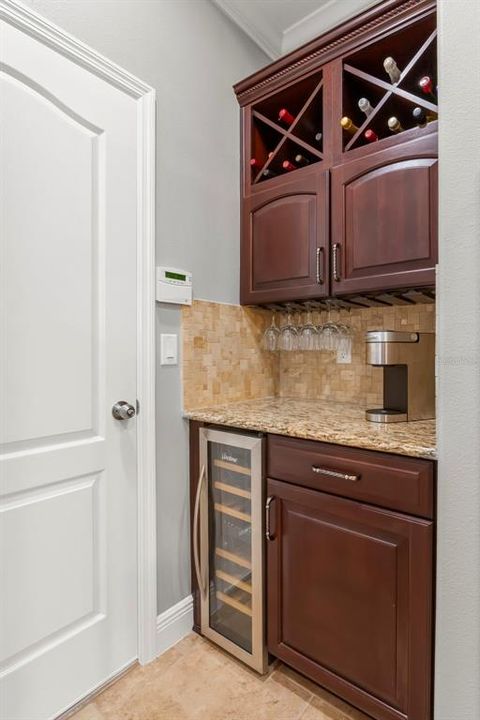 Activo con contrato: $650,000 (3 camas, 2 baños, 2344 Pies cuadrados)