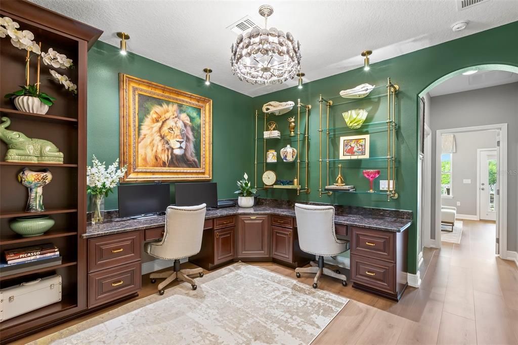 Activo con contrato: $650,000 (3 camas, 2 baños, 2344 Pies cuadrados)