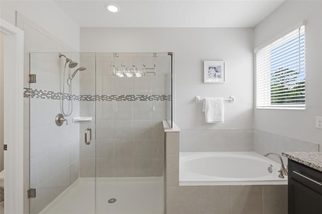 Activo con contrato: $635,000 (4 camas, 2 baños, 2665 Pies cuadrados)