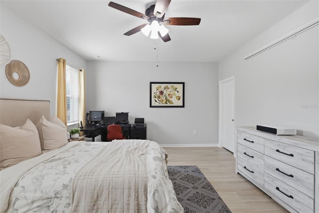 Activo con contrato: $635,000 (4 camas, 2 baños, 2665 Pies cuadrados)
