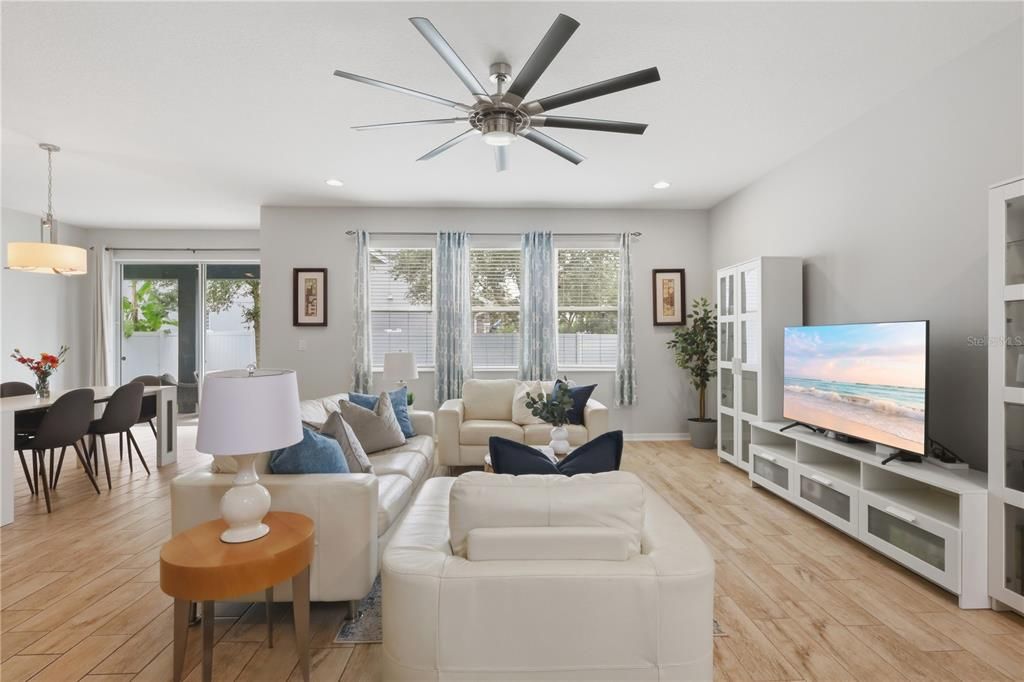 Activo con contrato: $635,000 (4 camas, 2 baños, 2665 Pies cuadrados)