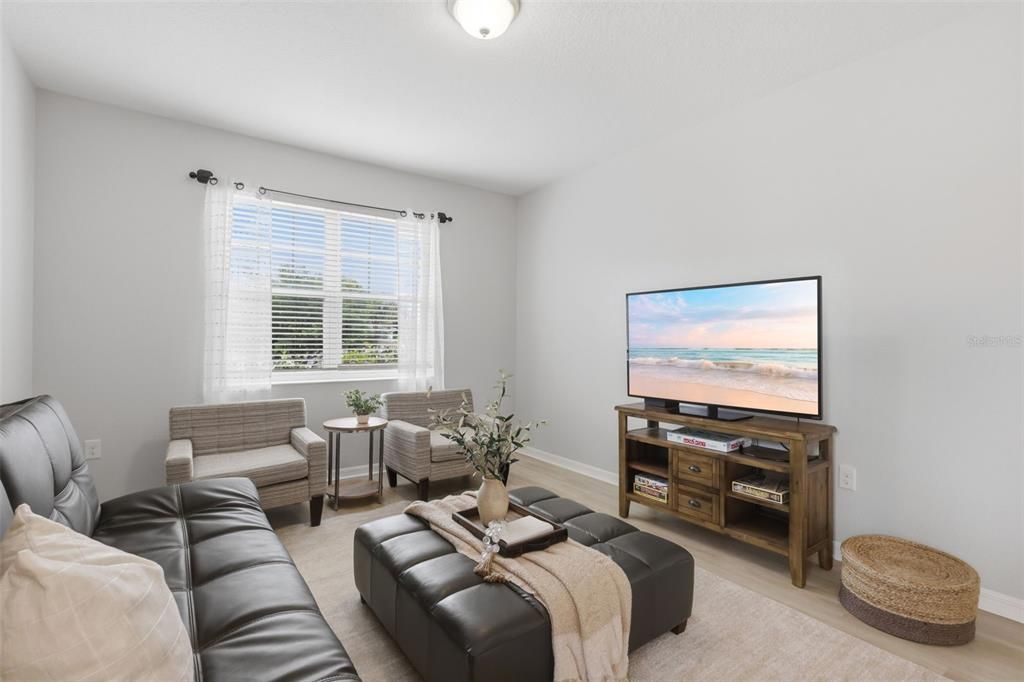 Activo con contrato: $635,000 (4 camas, 2 baños, 2665 Pies cuadrados)