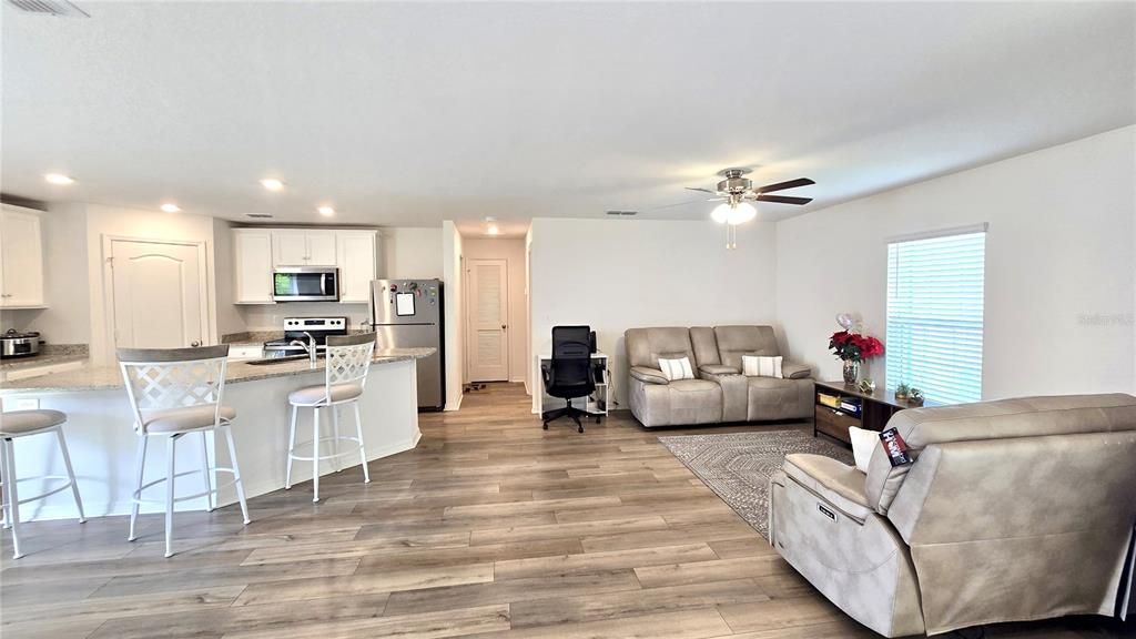 Activo con contrato: $296,900 (3 camas, 2 baños, 1463 Pies cuadrados)