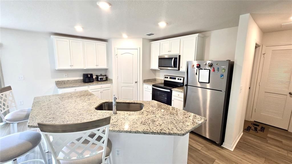 Activo con contrato: $296,900 (3 camas, 2 baños, 1463 Pies cuadrados)