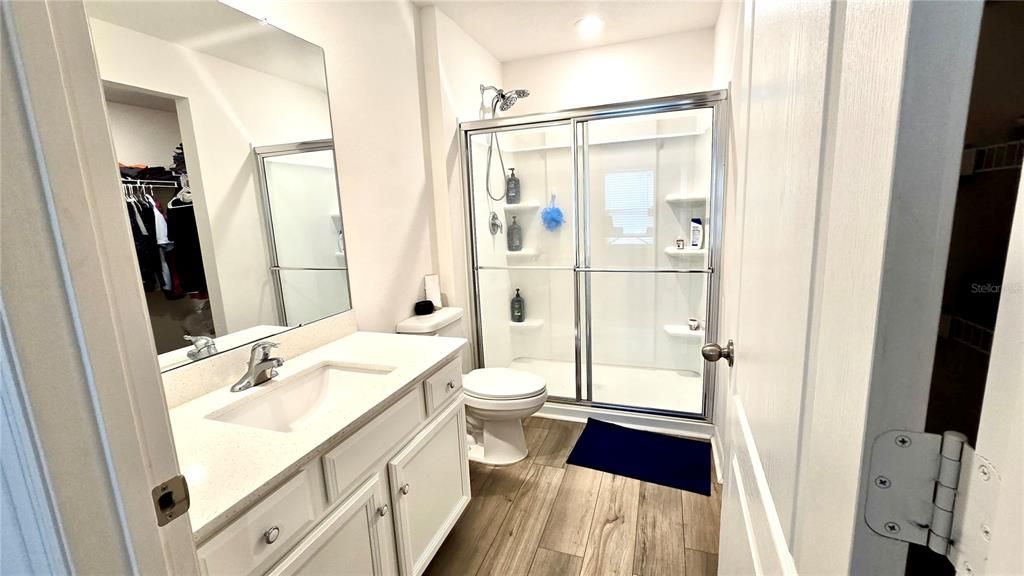 Activo con contrato: $296,900 (3 camas, 2 baños, 1463 Pies cuadrados)