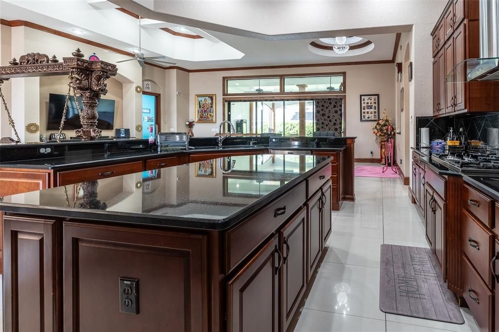 For Sale: $1,400,000 (5 beds, 4 baths, 4358 Square Feet)