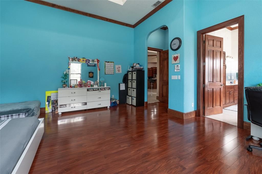 For Sale: $1,400,000 (5 beds, 4 baths, 4358 Square Feet)