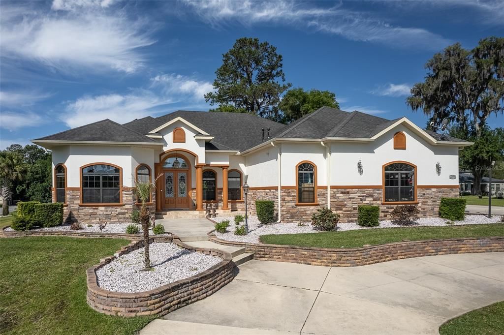 For Sale: $1,400,000 (5 beds, 4 baths, 4358 Square Feet)