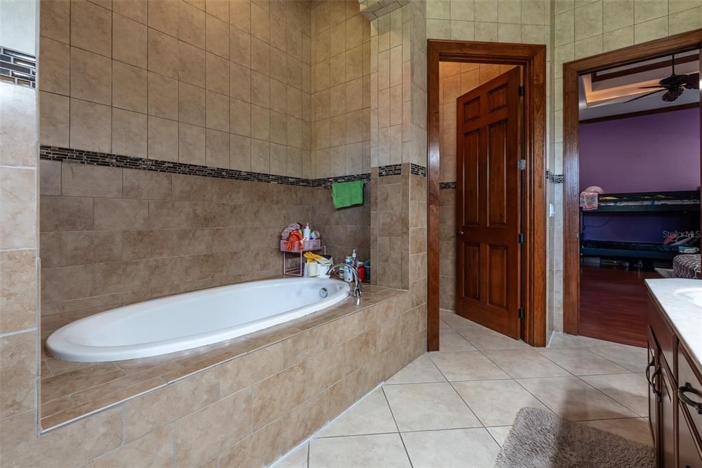 For Sale: $1,400,000 (5 beds, 4 baths, 4358 Square Feet)