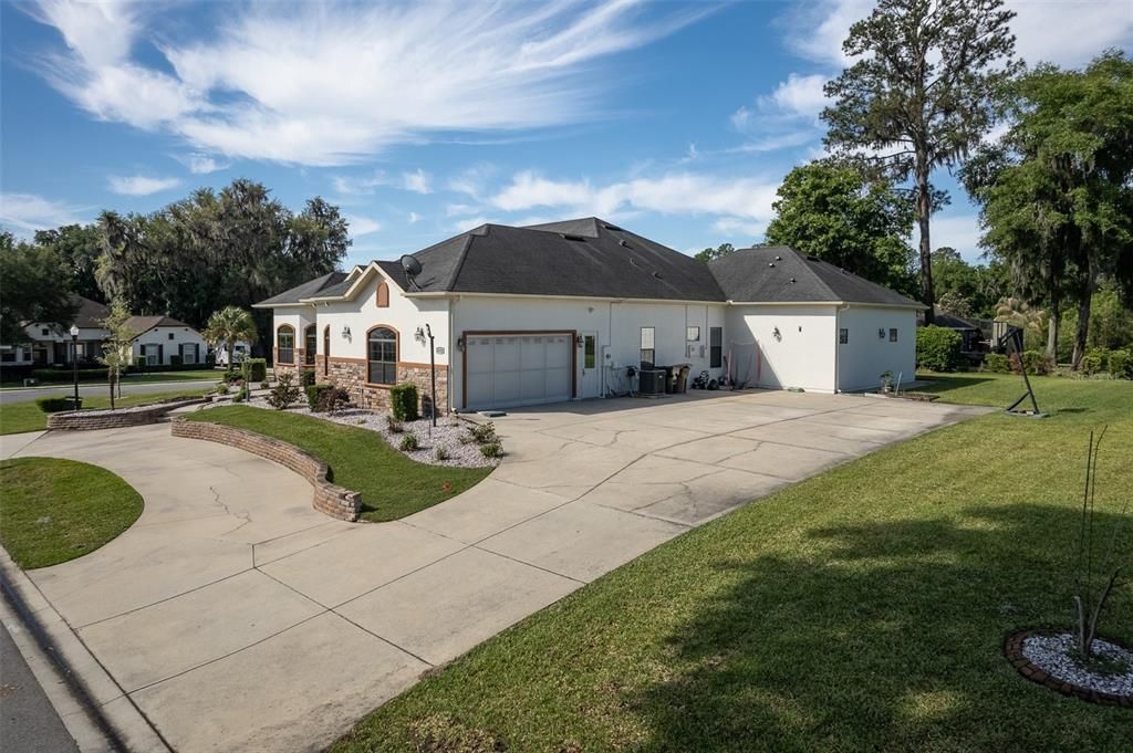 For Sale: $1,400,000 (5 beds, 4 baths, 4358 Square Feet)