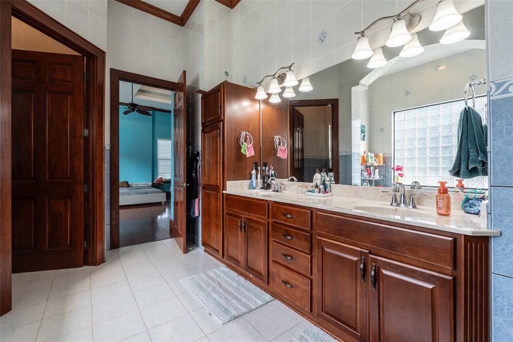 For Sale: $1,400,000 (5 beds, 4 baths, 4358 Square Feet)