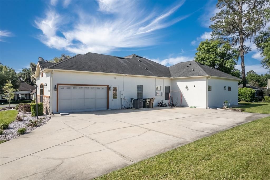 For Sale: $1,400,000 (5 beds, 4 baths, 4358 Square Feet)