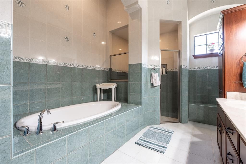 For Sale: $1,400,000 (5 beds, 4 baths, 4358 Square Feet)