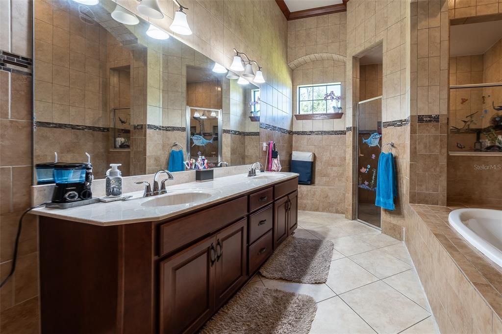 For Sale: $1,400,000 (5 beds, 4 baths, 4358 Square Feet)
