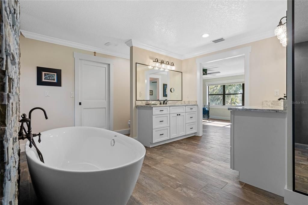 For Sale: $2,299,000 (6 beds, 4 baths, 4229 Square Feet)