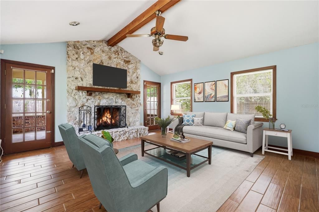 Active With Contract: $279,000 (3 beds, 2 baths, 1249 Square Feet)