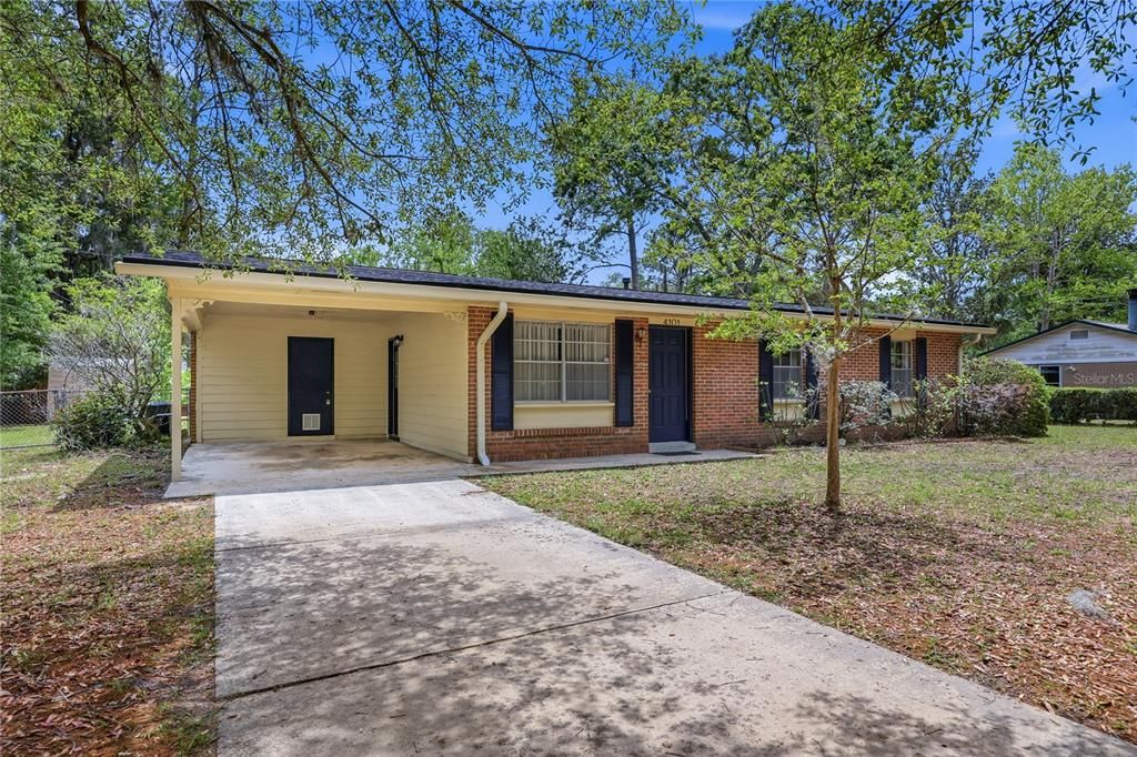 Active With Contract: $279,000 (3 beds, 2 baths, 1249 Square Feet)