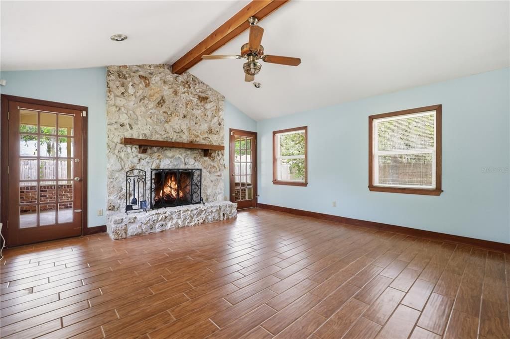 Active With Contract: $279,000 (3 beds, 2 baths, 1249 Square Feet)