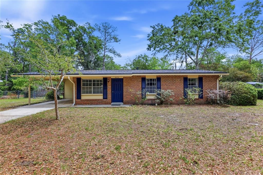 Active With Contract: $279,000 (3 beds, 2 baths, 1249 Square Feet)