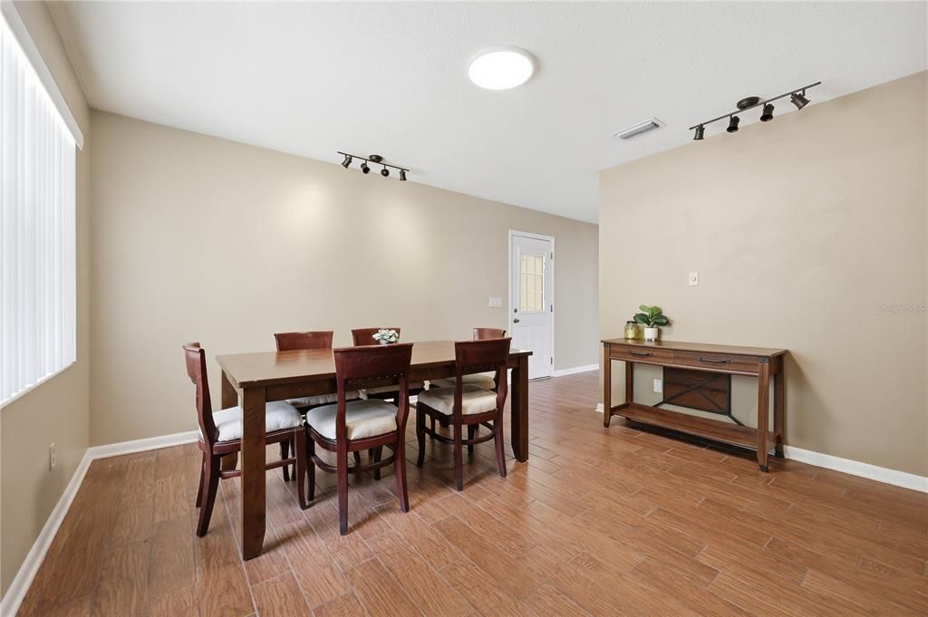 Active With Contract: $279,000 (3 beds, 2 baths, 1249 Square Feet)