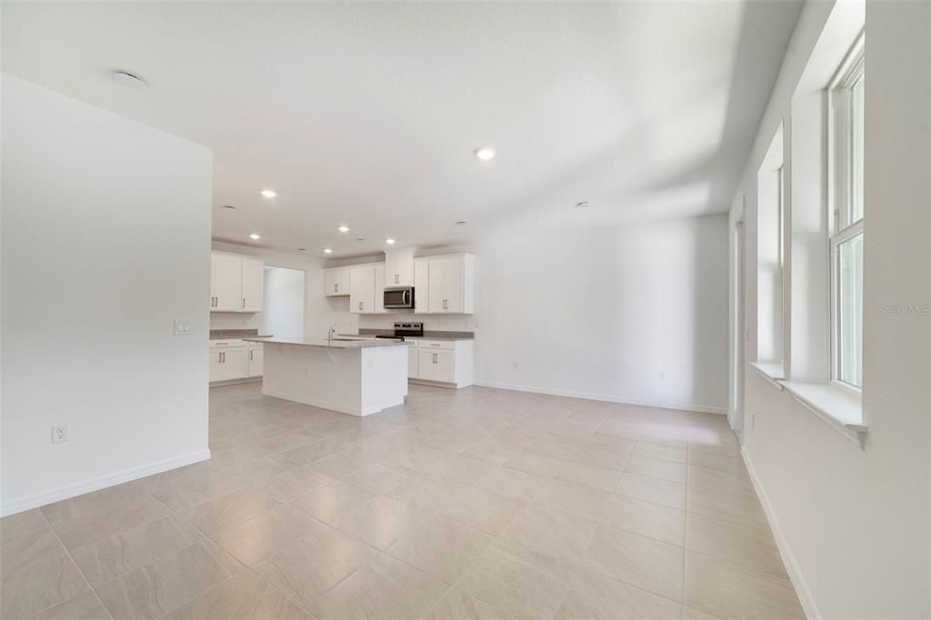 На продажу: $481,990 (4 спален, 2 ванн, 1711 Квадратных фут)