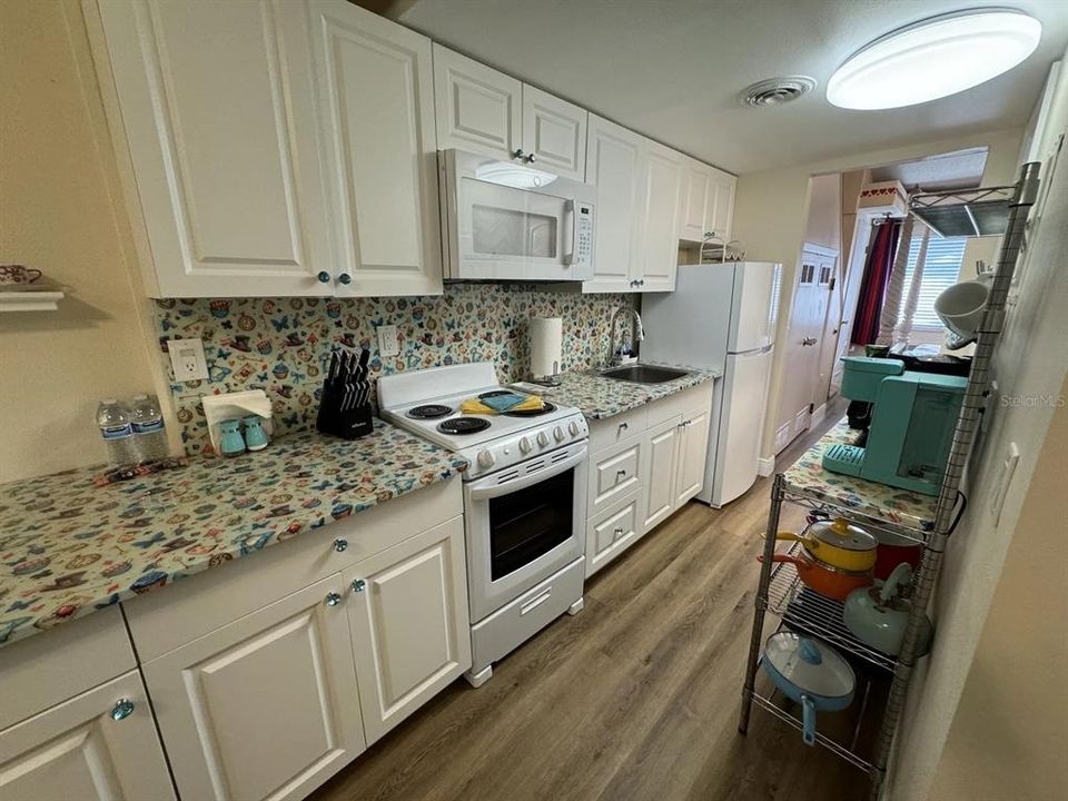 For Sale: $134,900 (1 beds, 1 baths, 456 Square Feet)