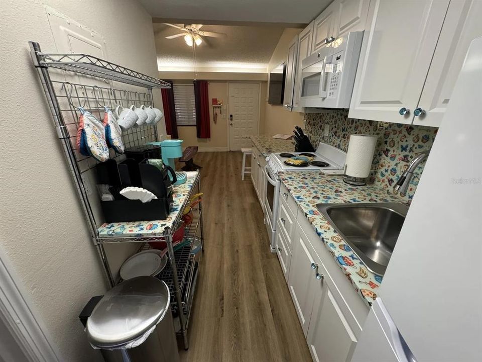 For Sale: $134,900 (1 beds, 1 baths, 456 Square Feet)