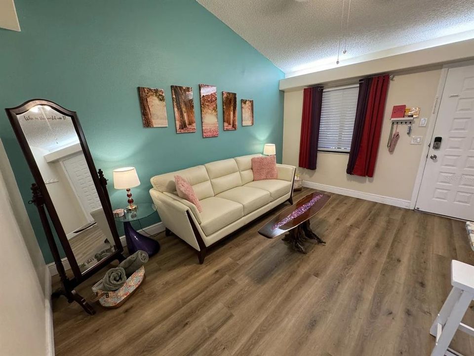For Sale: $134,900 (1 beds, 1 baths, 456 Square Feet)