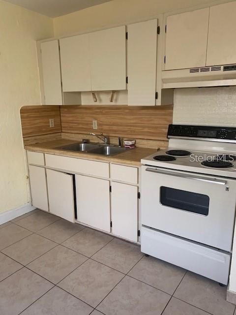 For Rent: $975 (2 beds, 1 baths, 810 Square Feet)