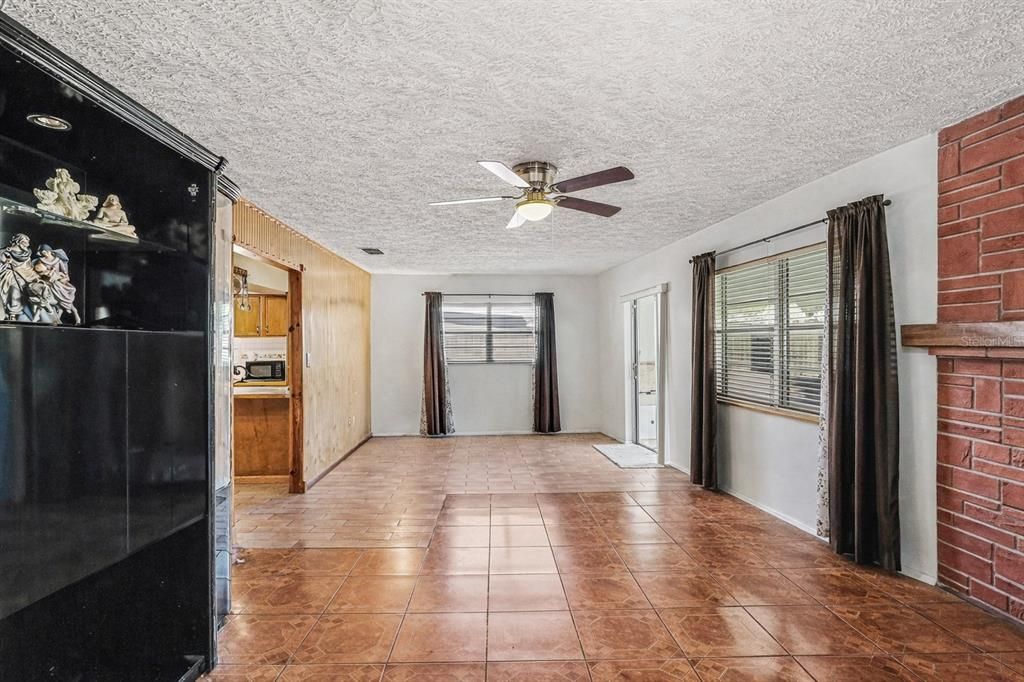 Active With Contract: $340,000 (3 beds, 2 baths, 1512 Square Feet)