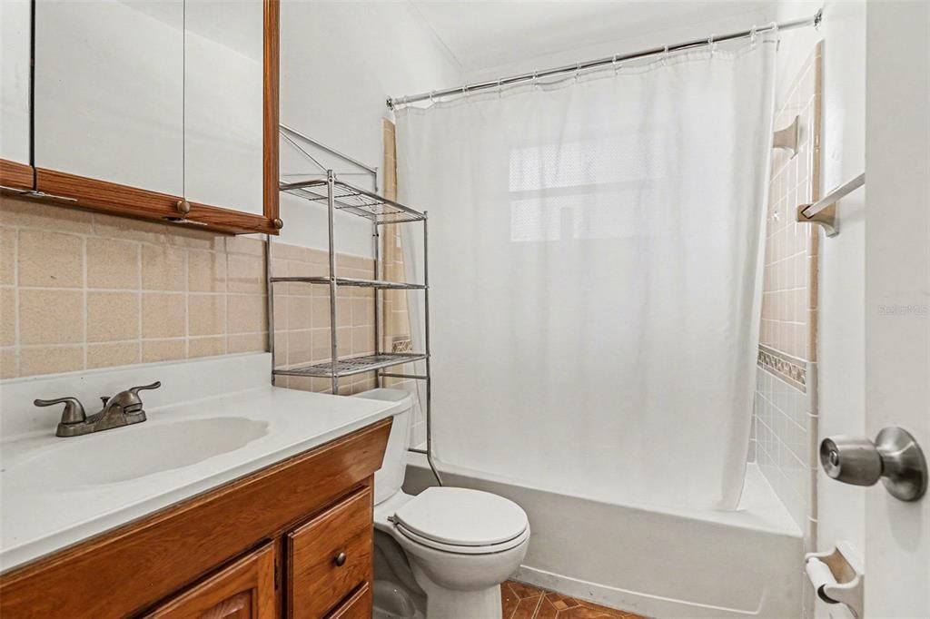 Active With Contract: $340,000 (3 beds, 2 baths, 1512 Square Feet)