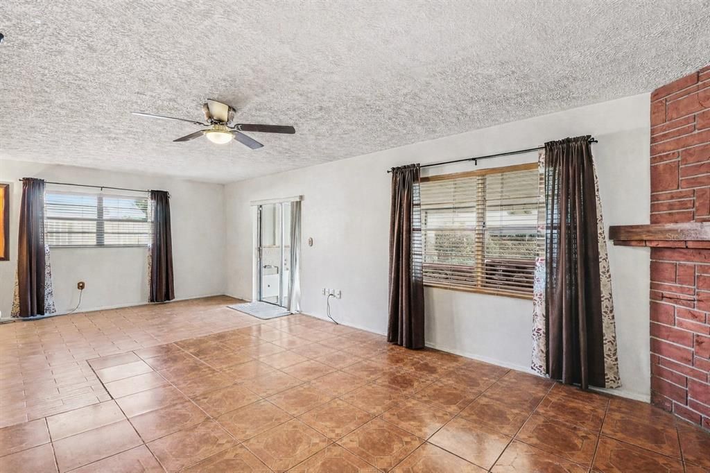 Active With Contract: $340,000 (3 beds, 2 baths, 1512 Square Feet)