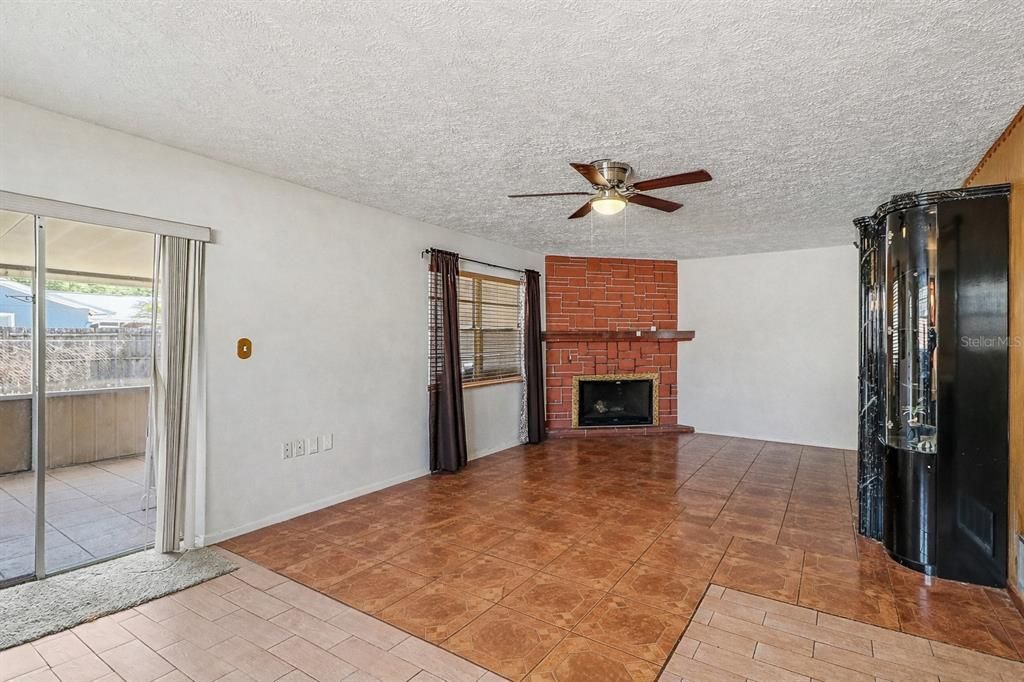 Active With Contract: $340,000 (3 beds, 2 baths, 1512 Square Feet)