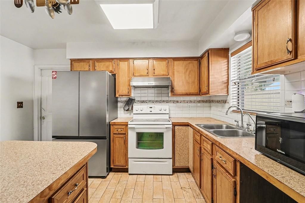 Active With Contract: $340,000 (3 beds, 2 baths, 1512 Square Feet)
