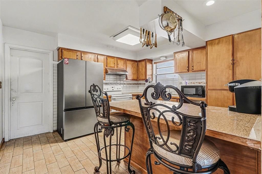 Active With Contract: $340,000 (3 beds, 2 baths, 1512 Square Feet)