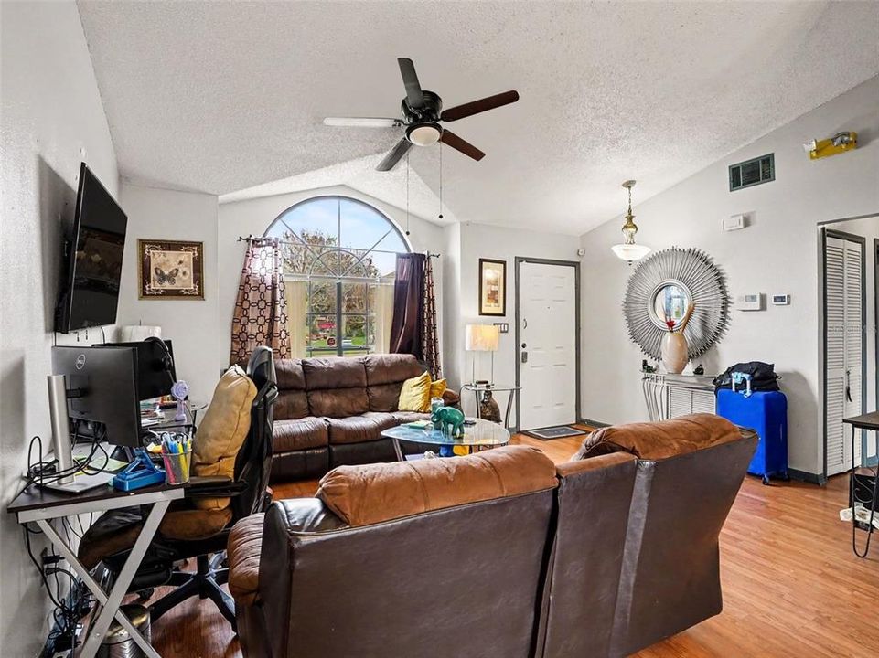 En Venta: $335,000 (3 camas, 2 baños, 1286 Pies cuadrados)