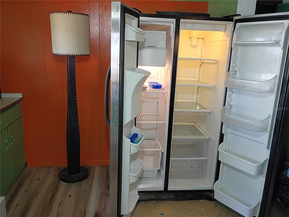 На продажу: $230,000 (5 спален, 2 ванн, 1482 Квадратных фут)