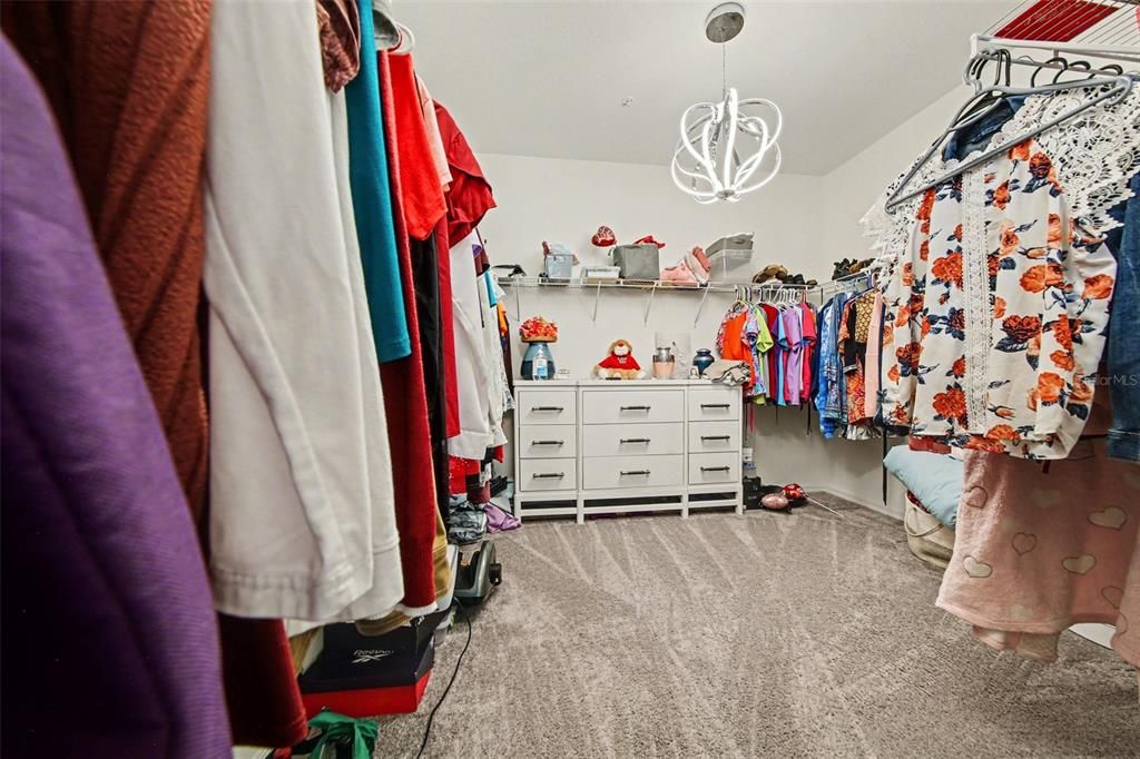 En Venta: $425,000 (4 camas, 2 baños, 2195 Pies cuadrados)