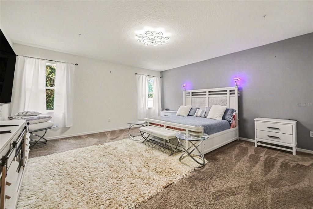 En Venta: $425,000 (4 camas, 2 baños, 2195 Pies cuadrados)