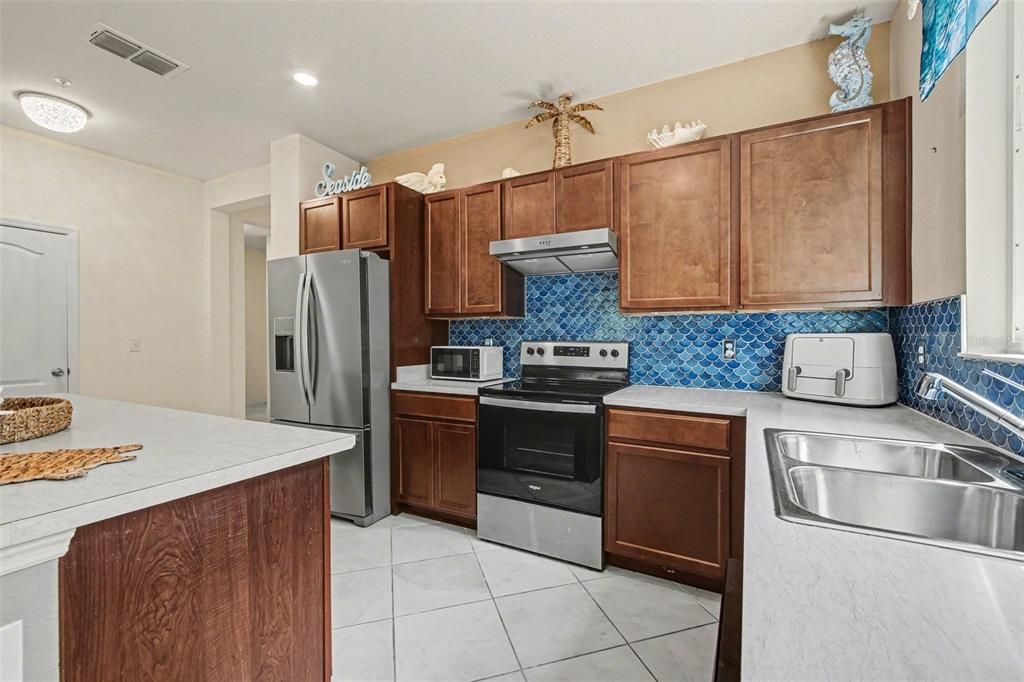 En Venta: $425,000 (4 camas, 2 baños, 2195 Pies cuadrados)