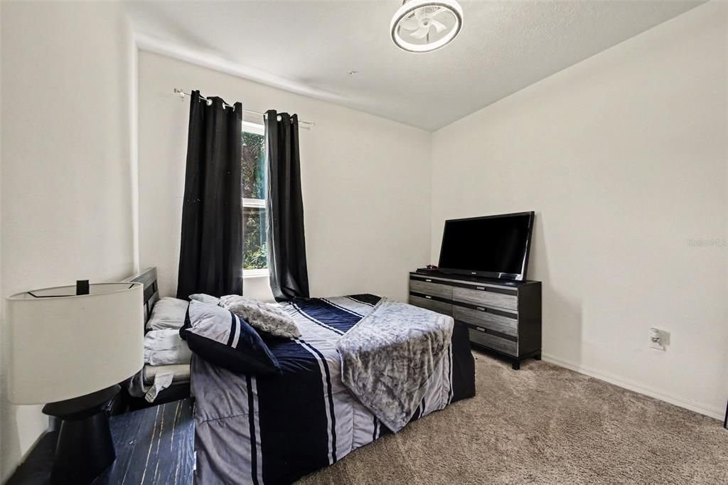En Venta: $425,000 (4 camas, 2 baños, 2195 Pies cuadrados)