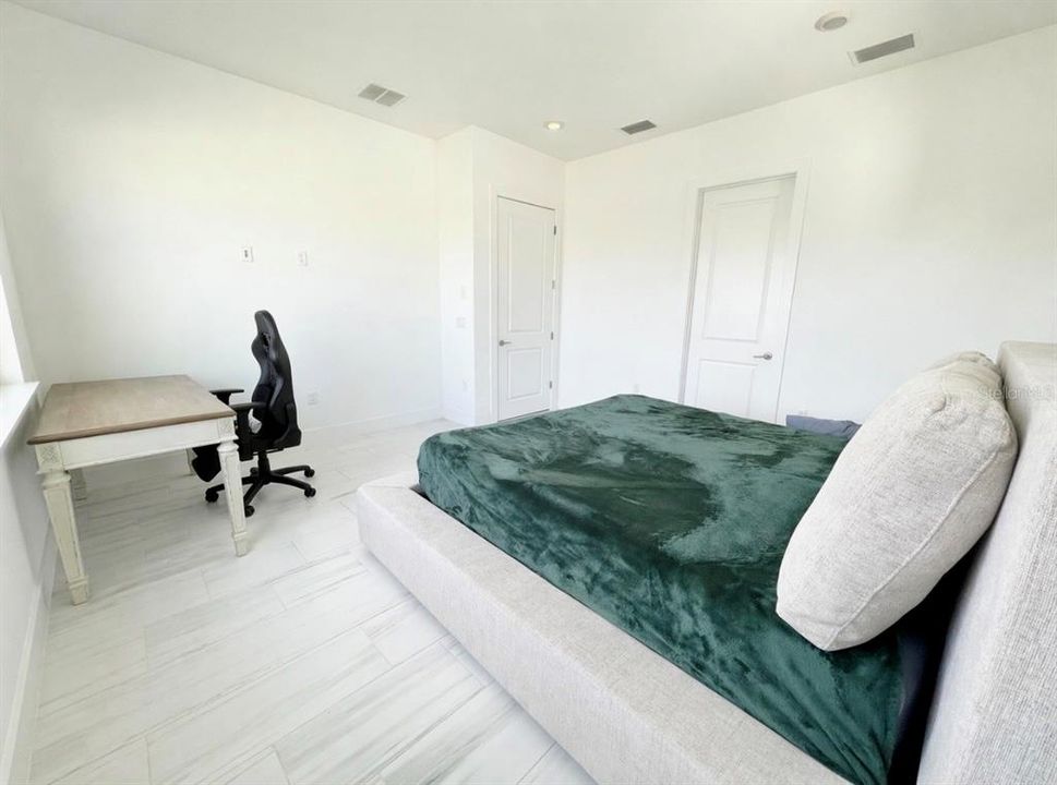 В аренду: $3,500 (3 спален, 3 ванн, 2497 Квадратных фут)