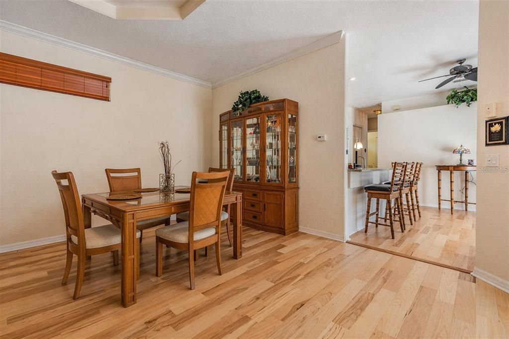 На продажу: $575,000 (3 спален, 3 ванн, 2103 Квадратных фут)