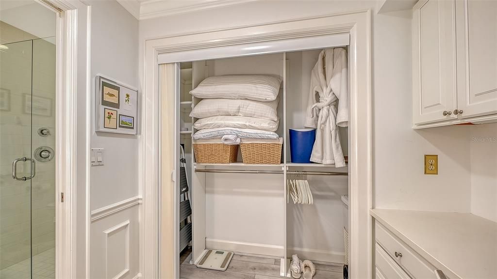 For Sale: $275,000 (1 beds, 1 baths, 623 Square Feet)