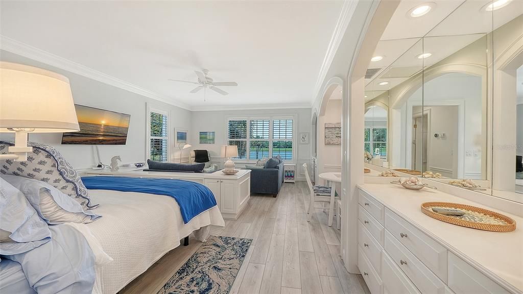 For Sale: $275,000 (1 beds, 1 baths, 623 Square Feet)