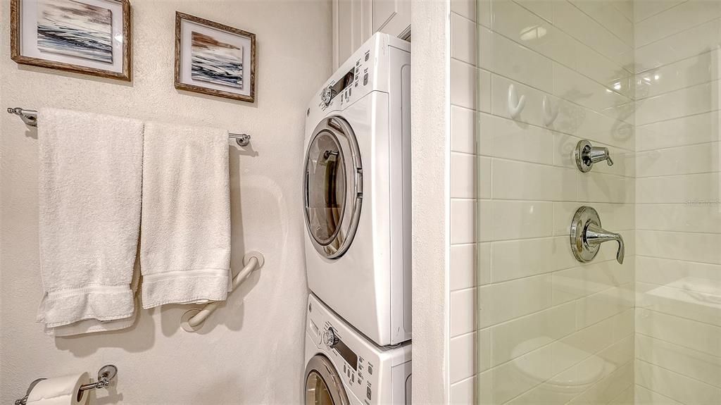 For Sale: $275,000 (1 beds, 1 baths, 623 Square Feet)