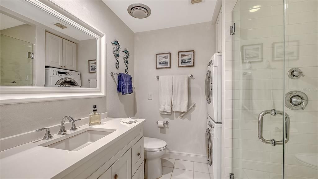 For Sale: $275,000 (1 beds, 1 baths, 623 Square Feet)
